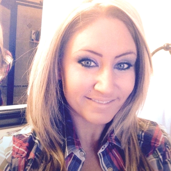 Clothes, purses, skin care, makeup, shoes and also custom home decor. - Picture 1 of 1